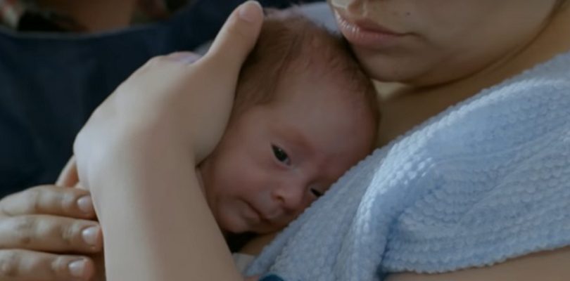 Huggies promueve un contacto «piel a piel» a favor de los bebés prematuros