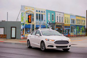 FORD ES EL PRIMER FABRICANTE EN PROBAR UN VEHÍCULO AUTÓNOMO EN UN ENTORNO URBANO SIMULADO (2)