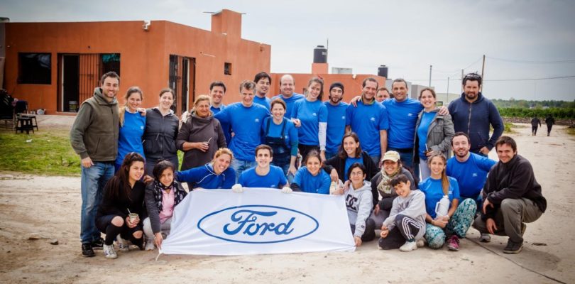 Ford colabora con la organización Vivienda Digna con el objetivo puesto en ayudar a las familias de menores recursos