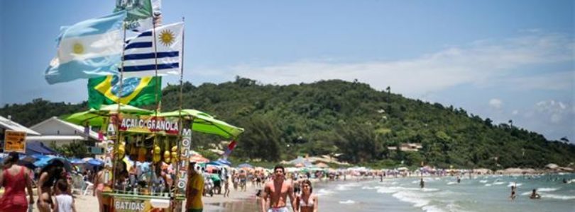 Comparación precios Verano 2019: cuánto más barato será Argentina que Brasil