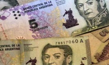 Extienden por un mes la validez de los billetes de 5 pesos