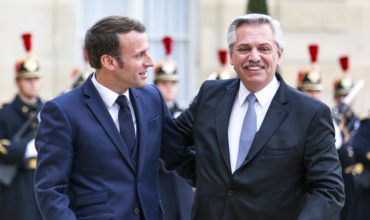 Macron, aseguró a Fernández que “Francia ayudará a la Argentina con la negociación de la deuda”