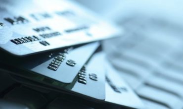 Estiman bajas de más del 50% en tasas de tarjetas «no bancarias»