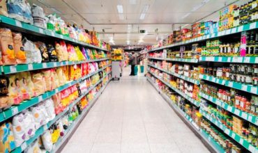 Las ventas en supermercados y moyoristas cayeron 9,7% en 2019