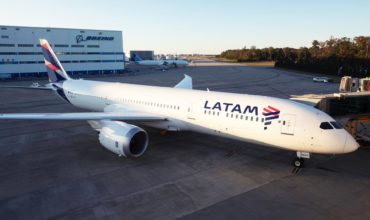 LATAM mantendrá la reducción del 95% en vuelos de pasajeros en mayo