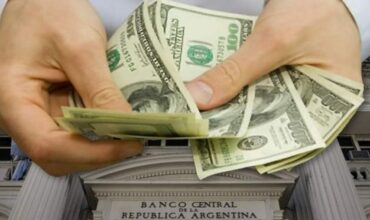 Control cambiario: bloquearán el CUIT de los beneficiarios del IFE para la compra de dólares
