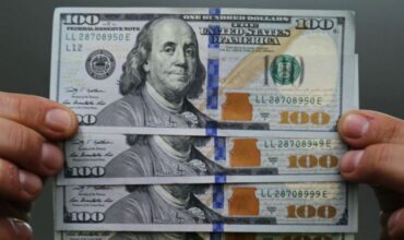 El dólar cerró el año en $ 208 y subió en 2021 un 25%