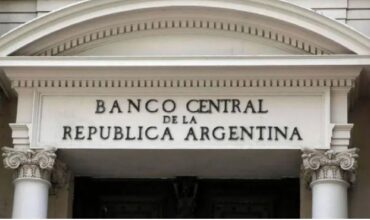 El Banco Central aumentó la tasa de interés de los plazos fijos al 53%