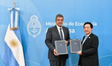 Massa firmó convenios con el Director General de la FAO