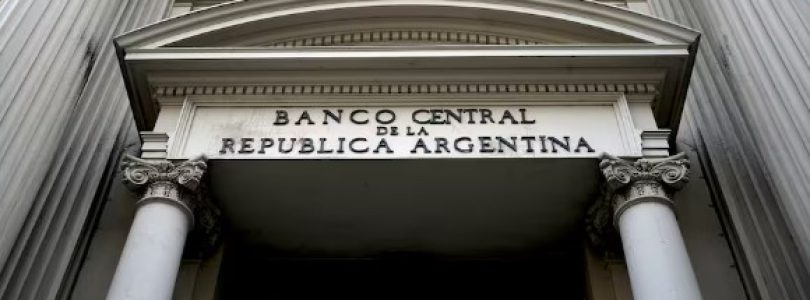 El Banco Central redujo la tasa de interés de referencia al 70%