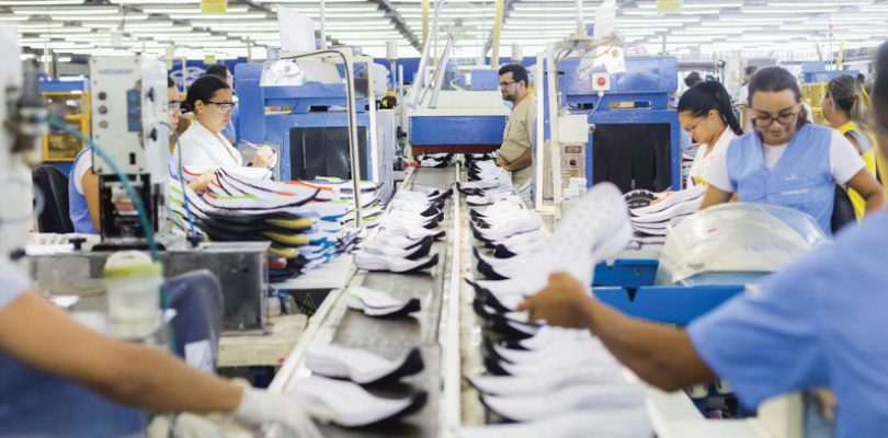 La industria textil y del calzado buscan una baja de aportes patronales para sostener el empleo