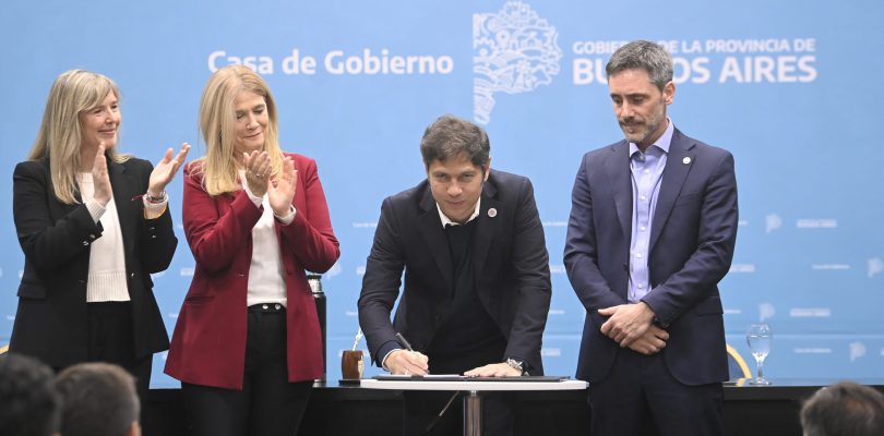 Kicillof firmó 10 convenios para el desarrollo productivo de la provincia de Buenos Aires