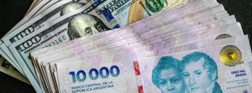 El Gobierno prevé adelantar la baja de la devaluación del dólar oficial al 1% mensual