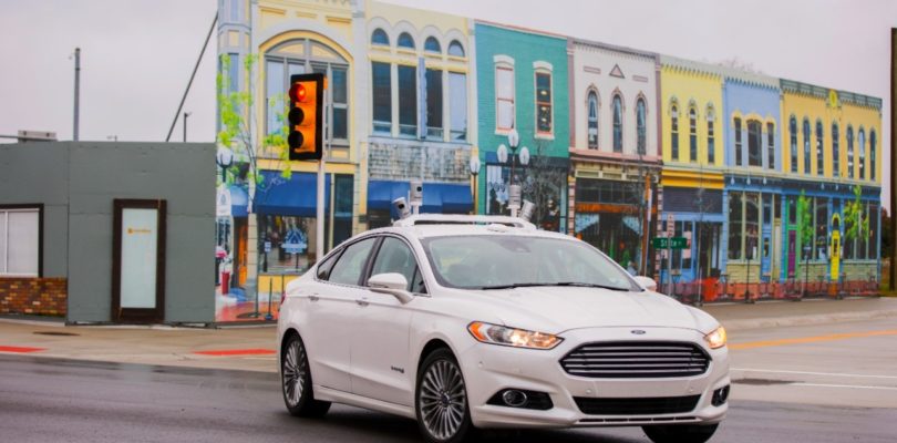 Ford prueba vehículos autónomos en un entorno urbano simulado