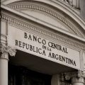 El Banco Central acelera la compra de dólares y fortalece reservas