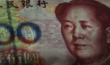 La devaluación del yuan afectó a la bolsa y el Riesgo País volvió a rozar los 900 puntos