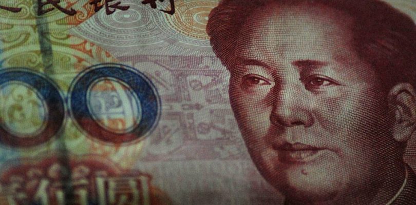 La devaluación del yuan afectó a la bolsa y el Riesgo País volvió a rozar los 900 puntos