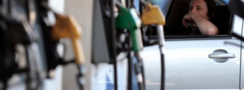 Postergan la suba en el impuesto a los combustibles
