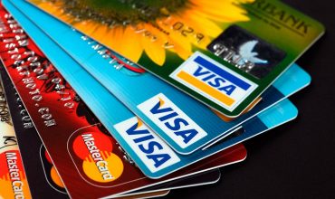Debido a la crisis económica, un millón de tarjetas de crédito dejaron de operar