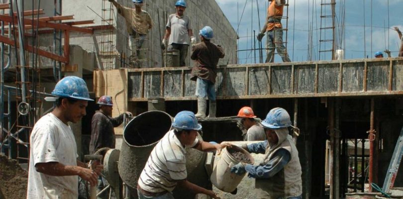 La actividad industrial bajó 2,3% en octubre y la construcción 9,5 %