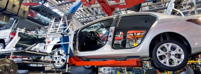 La producción de vehículos bajó 31,2% en octubre