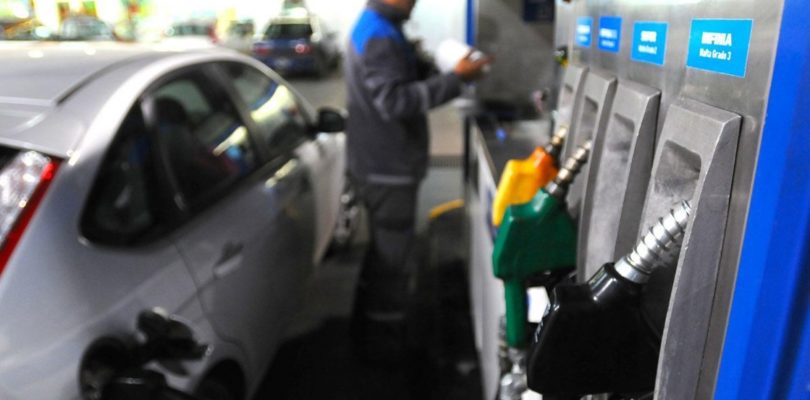 El Gobierno extiende el congelamiento de los precios de los combustibles