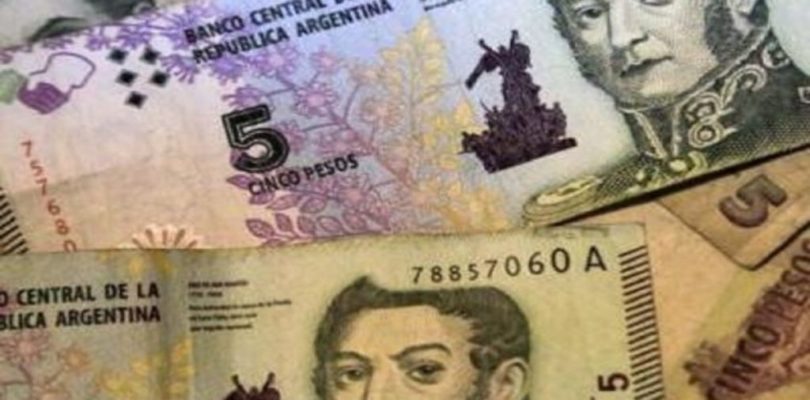 Extienden por un mes la validez de los billetes de 5 pesos