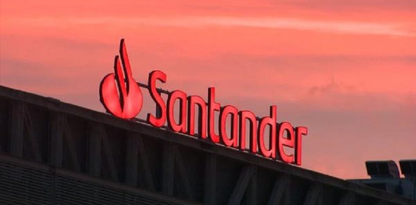 Banco Santander lanza las becas online #YoMeQuedoEnCasa en apoyo a la comunidad universitaria