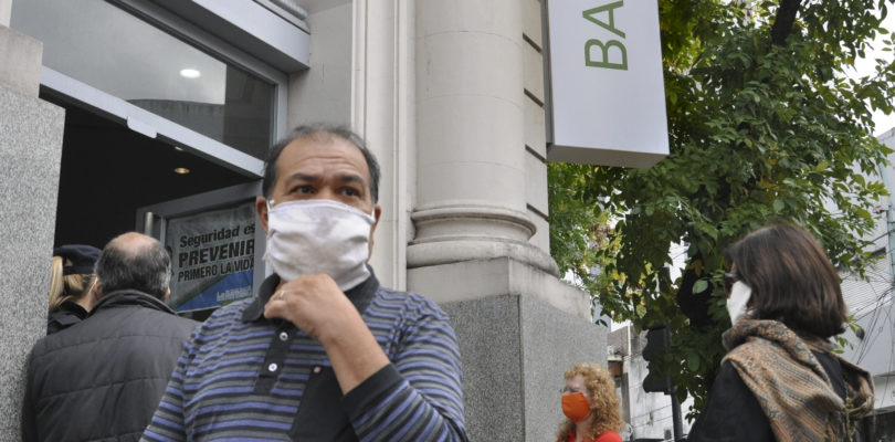 Amplían las operaciones que se pueden realizar en los bancos a partir de este lunes