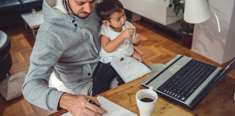 Establecen una nueva licencia especial para padres y madres