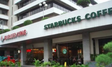 Sigue el éxodo de empresas: Burger King y Starbucks evalúan irse de la Argentina