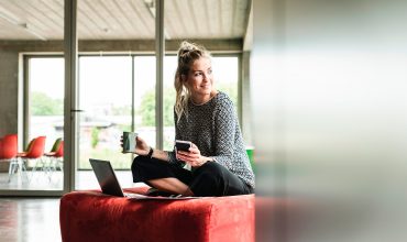 Santander lanza más de 1.500 becas para apoyar la búsqueda de empleo de estudiantes y jóvenes profesionales