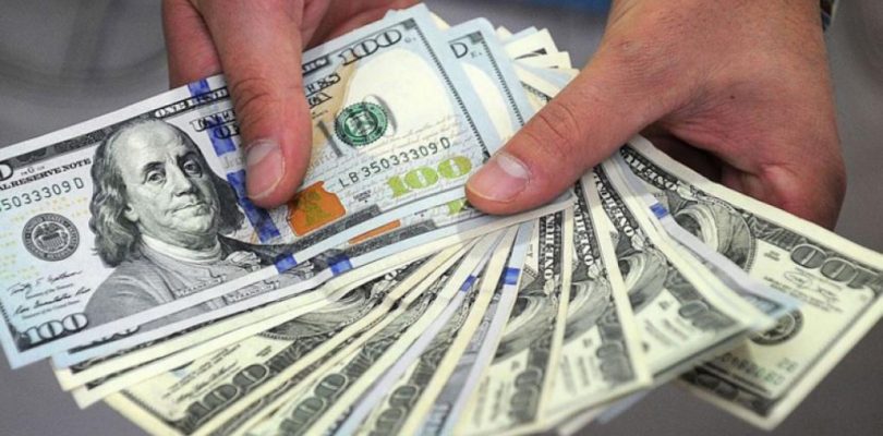 Tras los anuncios económicos el dólar solidario está en $135,70 y el blue roza los 150 pesos