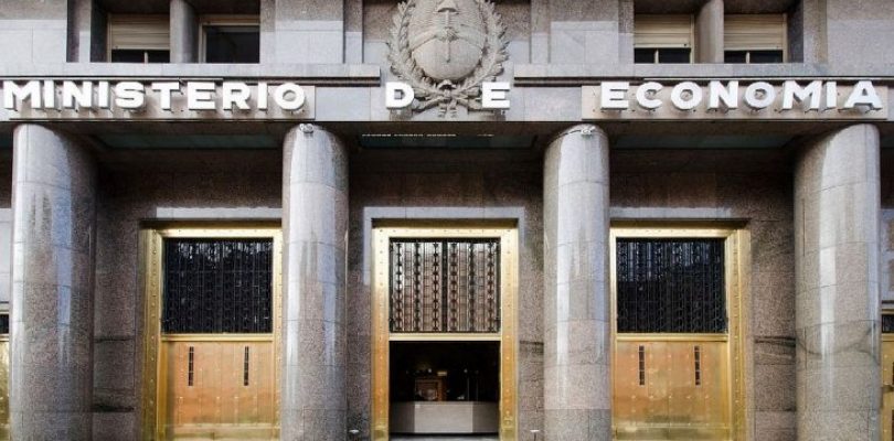 Economía licita bonos por 750 millones de dólares par reducir la presión cambiaria