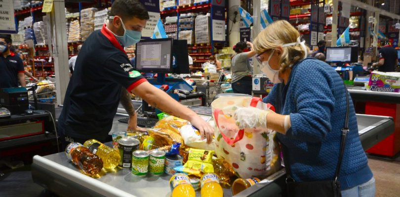 A pesar de la suba en diciembre, la inflación de los trabajadores bajó 16,3% respecto al 2019