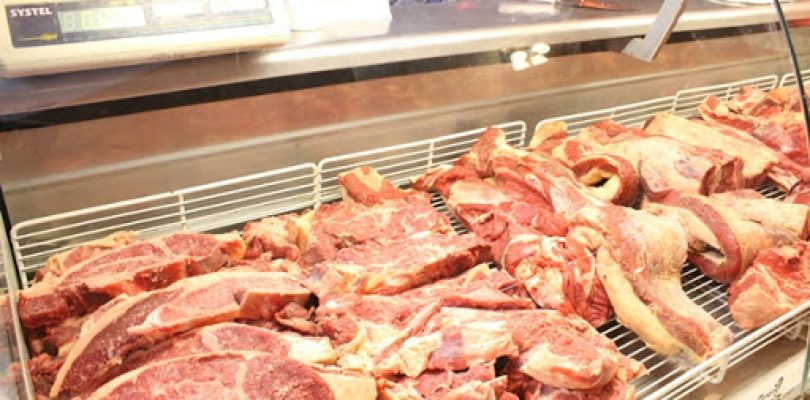 Rige acuerdo entre el Gobierno y frigoríficos por precios rebajados en 8 cortes de carne