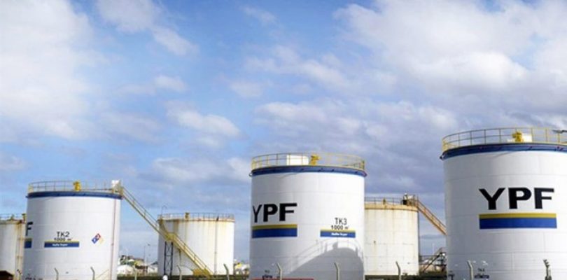 YPF mejora la oferta y se acerca a cerrar su canje de deuda