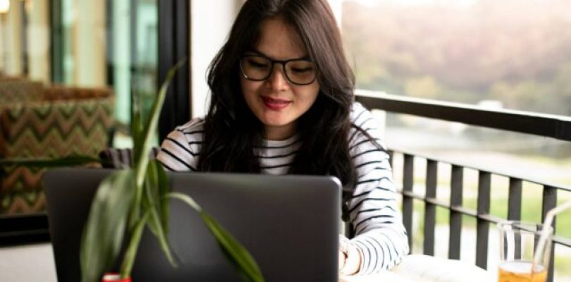 Banco Santander y Esade lanzan 2.500 becas para mejorar el perfil