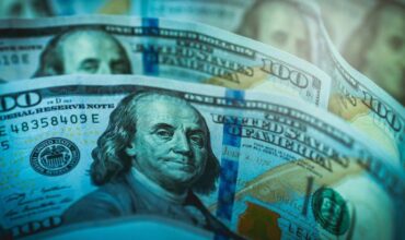 Dólar blue abre a $ 221, el valor con el que cerró ayer