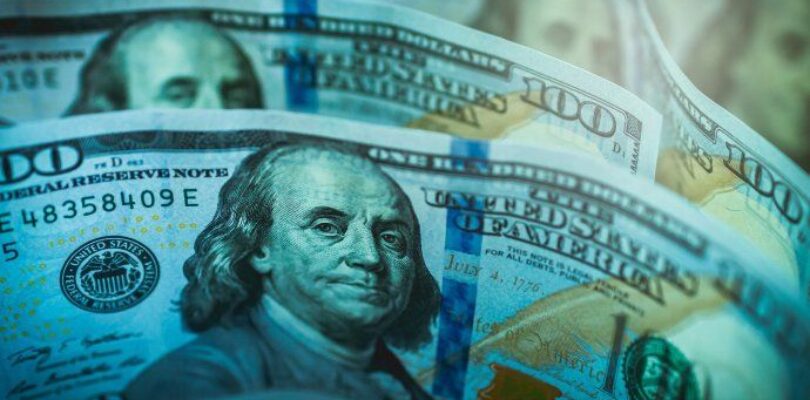 Dólar blue abre a $ 221, el valor con el que cerró ayer