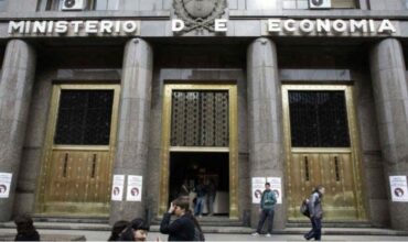 La deuda pública bruta creció US$1.200 millones en un solo mes