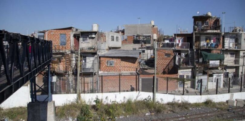 Cerca de 17 millones de argentinos son pobres, según estudio de la UCA