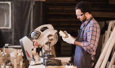 Las ventas de comercios minoristas retrocedieron un 0,9% durante febrero