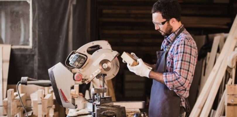 Las ventas de comercios minoristas retrocedieron un 0,9% durante febrero