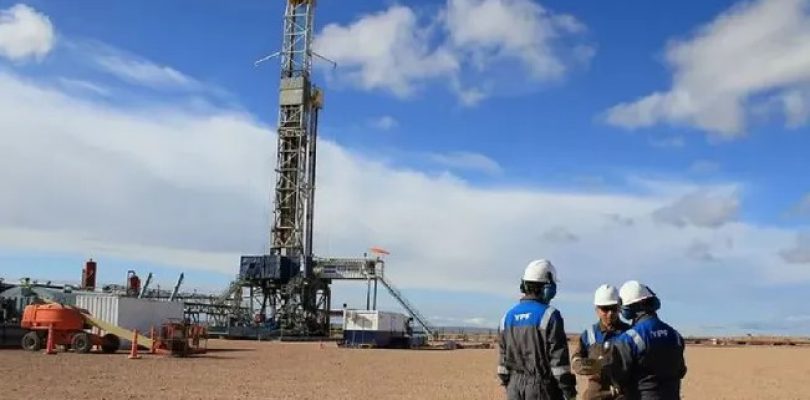 YPF planea acelerar la producción de petróleo en Vaca Muerta con una fuerte inversión