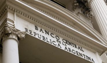 El Banco Central bajó la tasa de interés de 60 a 50%