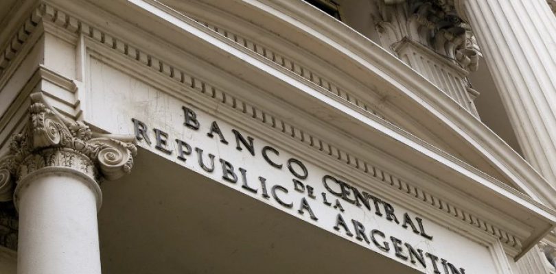 El Banco Central bajó la tasa de interés de 60 a 50%