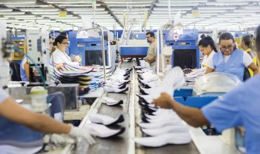 La industria textil y del calzado buscan una baja de aportes patronales para sostener el empleo