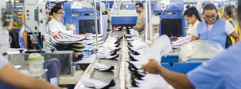 La industria textil y del calzado buscan una baja de aportes patronales para sostener el empleo