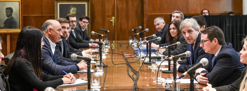 Caputo encabezó un encuentro con representantes de las provincias y pidió «reforzar el culto a la responsabilidad fiscal»